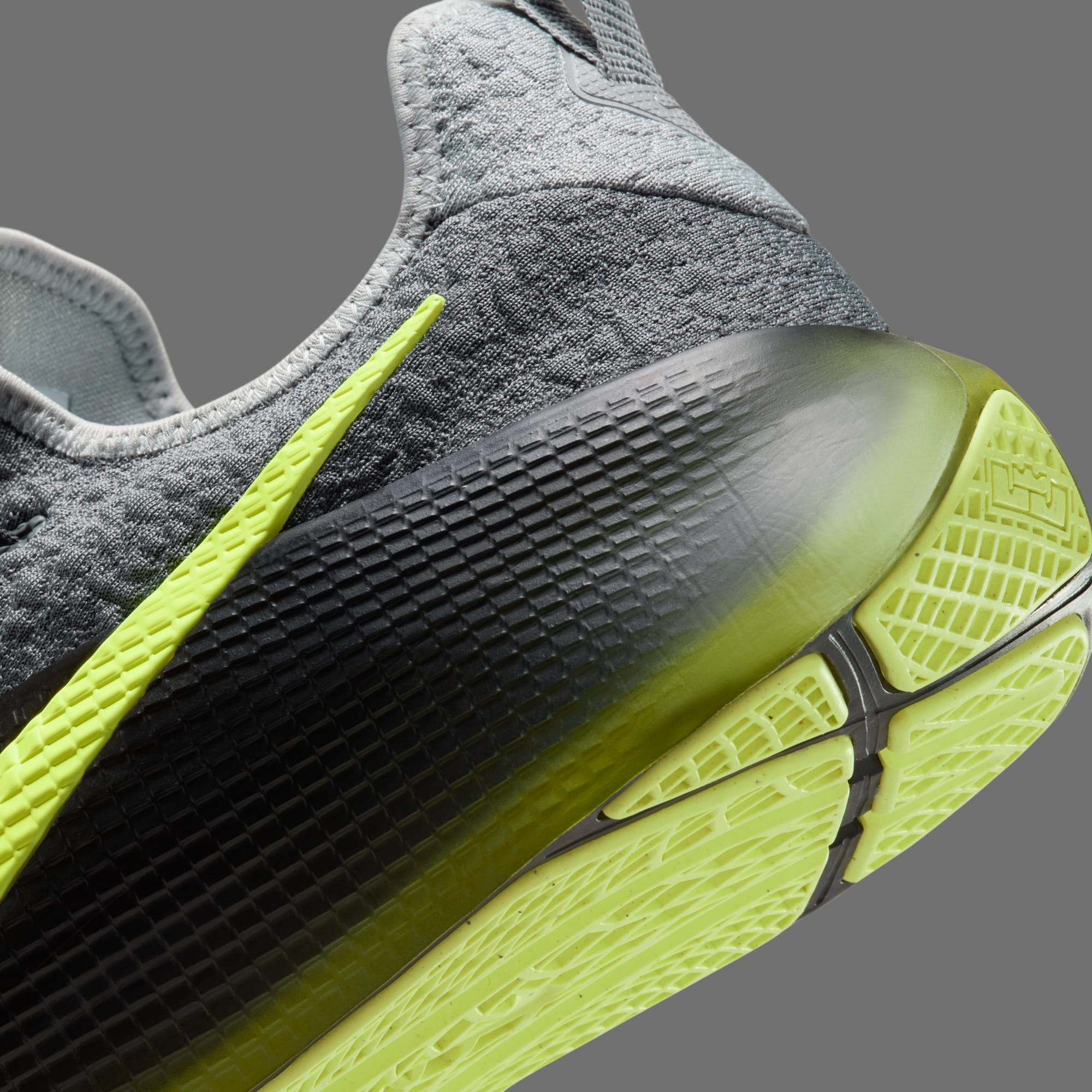 【NIKE】LeBron TR 1 / ナイキ レブロン TR 1 送料間税込 Official LookNike LeBron TR 1 